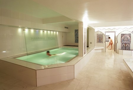 La piscine et la salle tiède du Hammam Pacha Paris