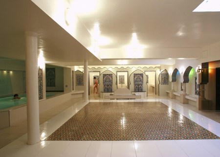 La salle tiède du Hammam Pacha Paris